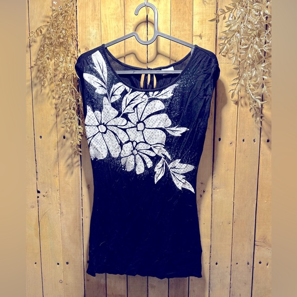 Suzy Shier - Picture 1 of 1